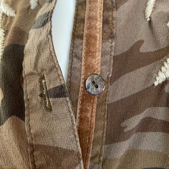 JOHNNY WAS Oversized large ollive lagenlook embroidered silk button down top - Picture 5 of 10